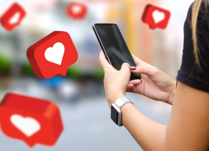 運用アカウント総フォロワー数 30万人